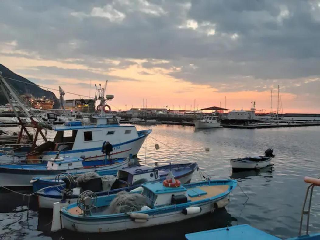 Casa Andrea Tra Napoli E Sorrento Lägenhet Castellammare di Stabia Exteriör bild